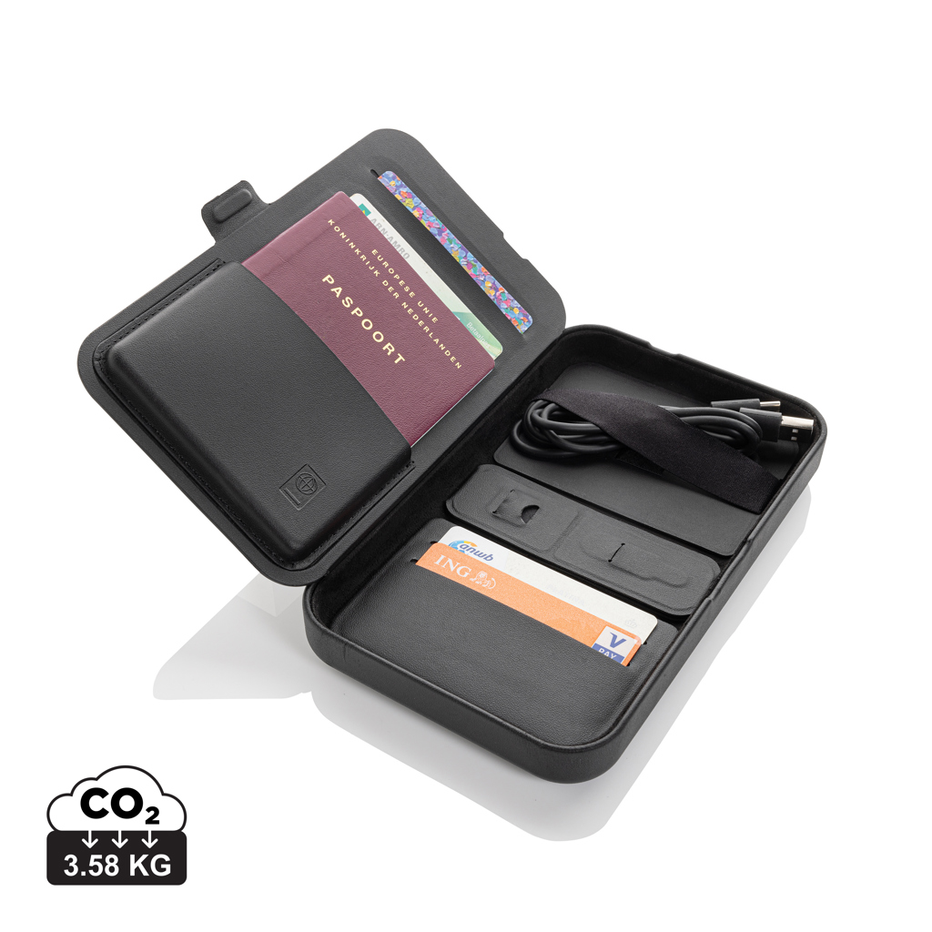 Swiss Peak Travel-Case aus RCS rec. PU mit 3-in-1-Charger